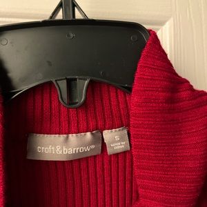 Used twice, stretchy but not enough for me, very pretty